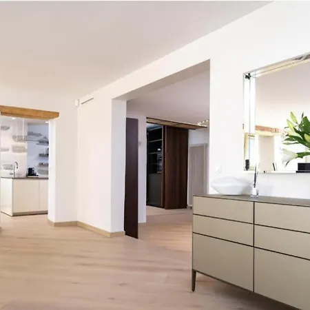 Luxury Flat 265m2 - Newly Renovated - Old Town Διαμέρισμα